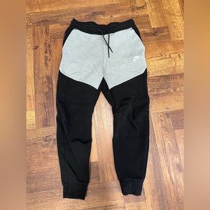 NIKE TECH FLEECE PANTS